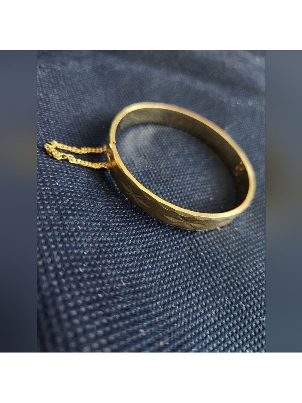 Gold plated fashion jewelry bangle with safety chain No precious metal